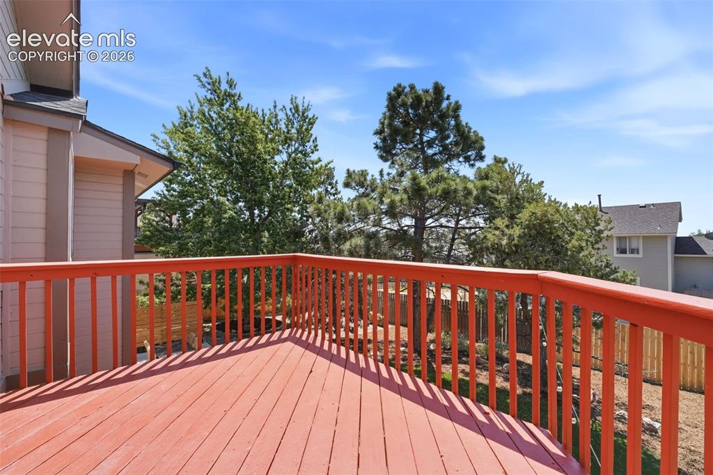 Image 6 of 40: Deck