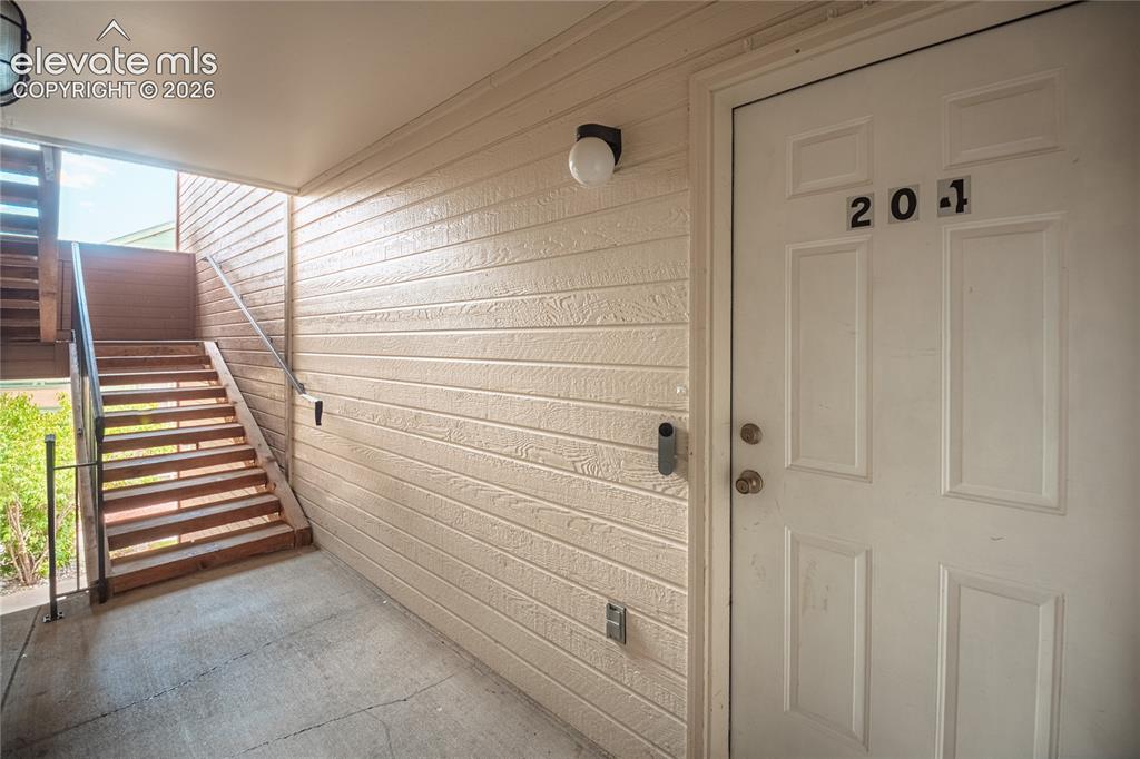 Image 13 of 33: Entry