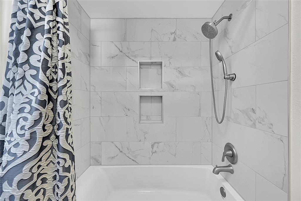 Image 21 of 45: Decorative niches!