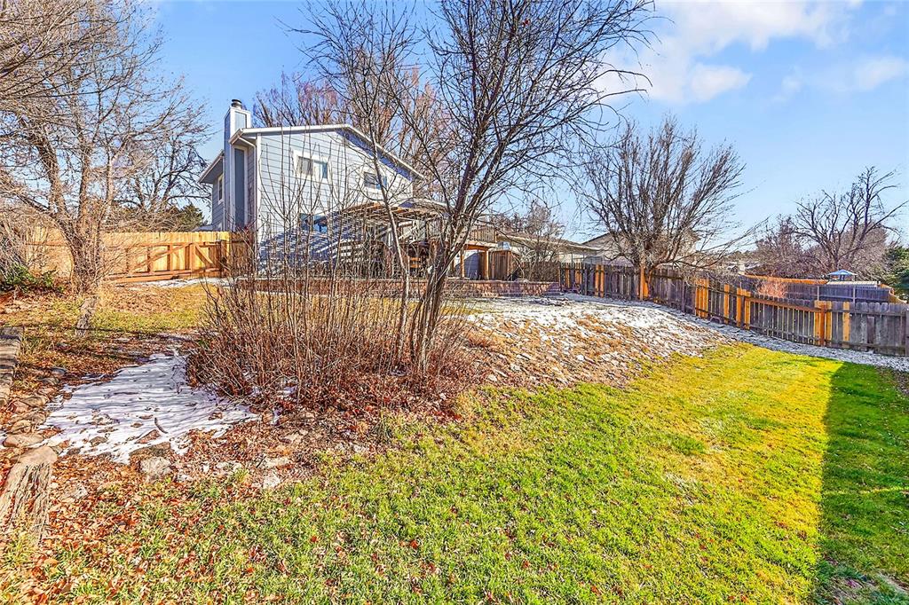 Image 31 of 45: Fully fenced! 