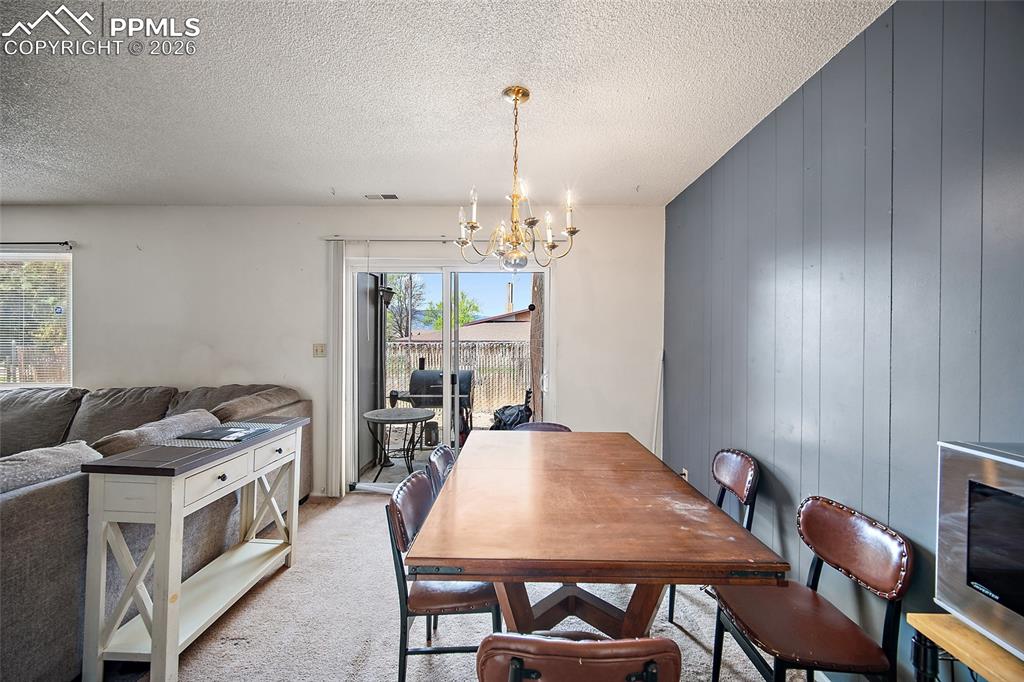 Image 10 of 25: Dining Area