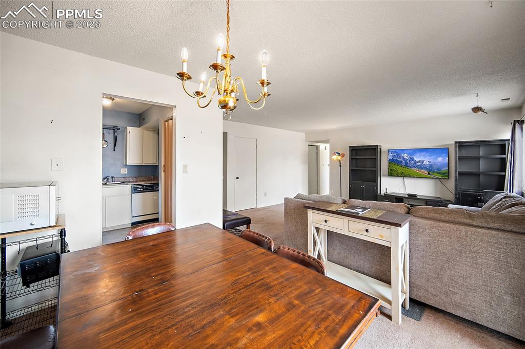 Image 11 of 25: Nice Open floor plan. 