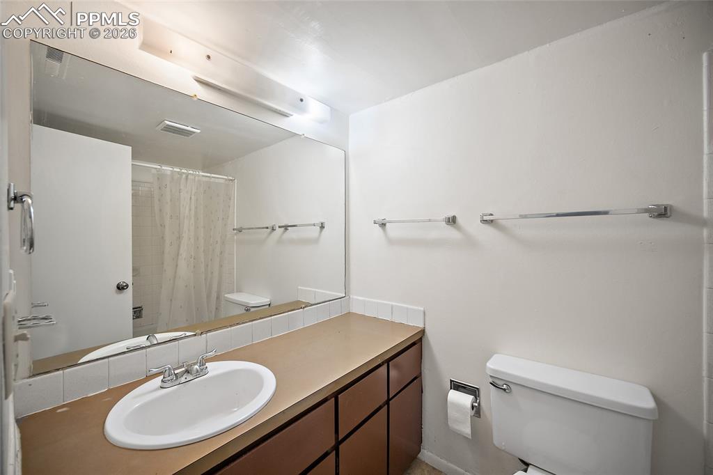 Image 15 of 25: Master Bathroom