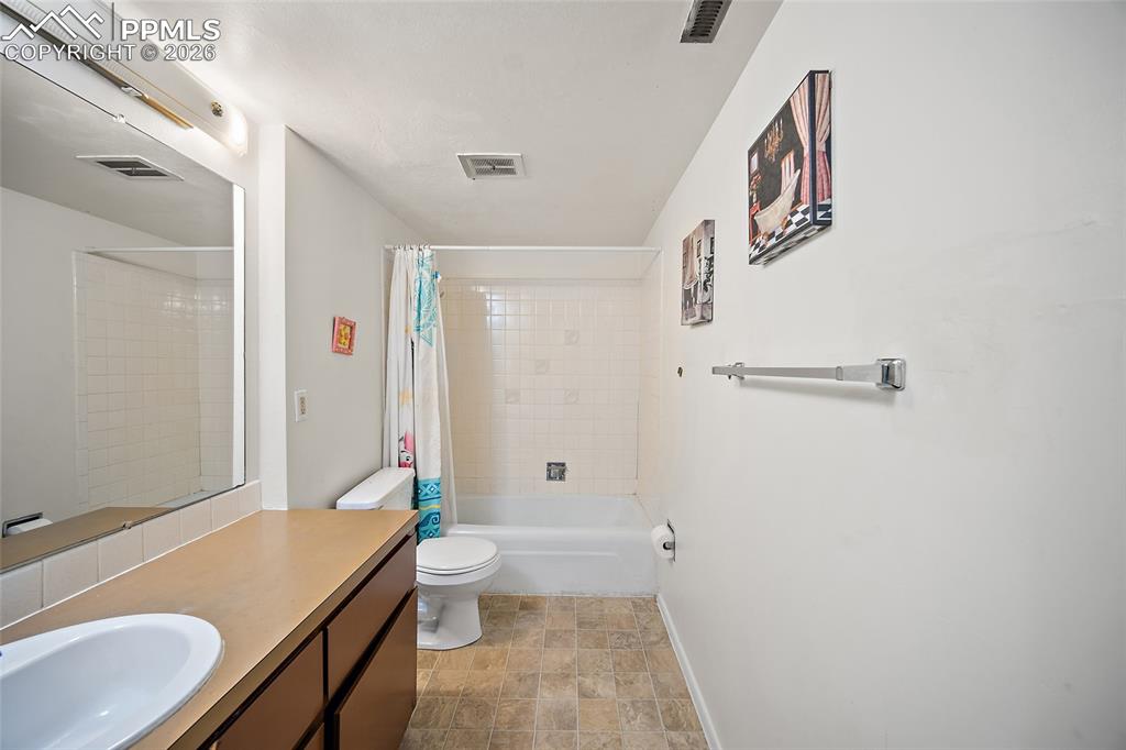 Image 16 of 25: Hallway bath. 