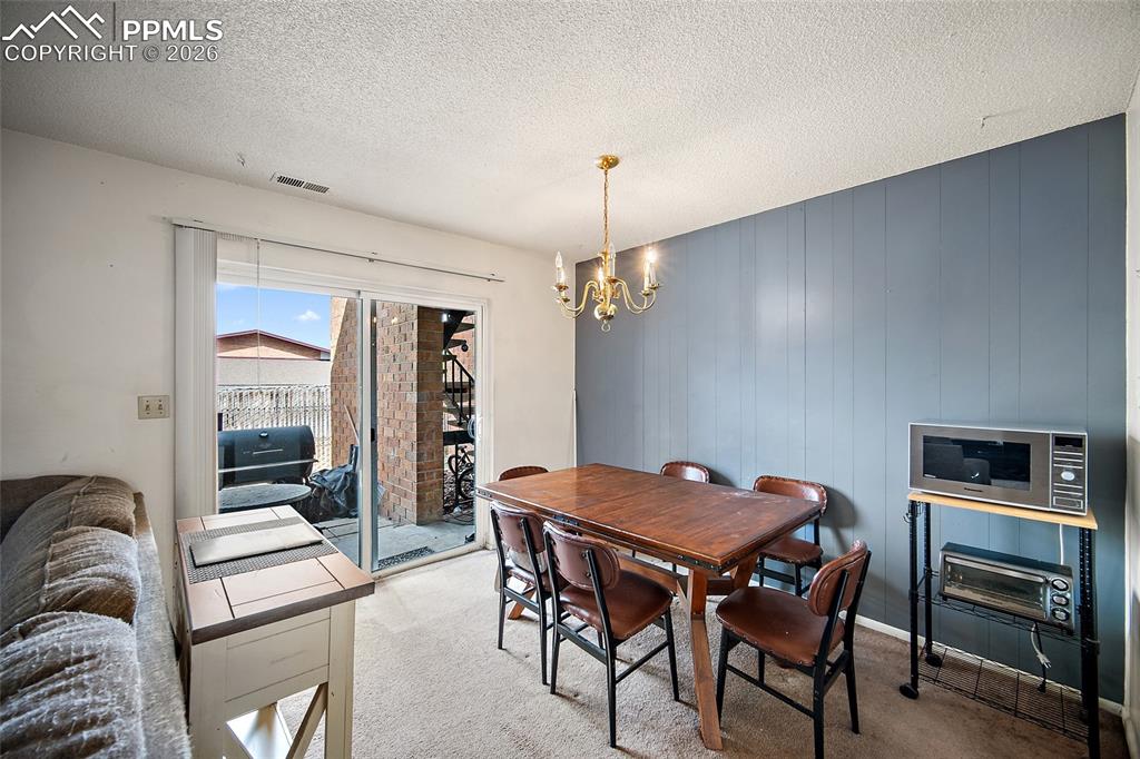 Image 9 of 25: Dining Area