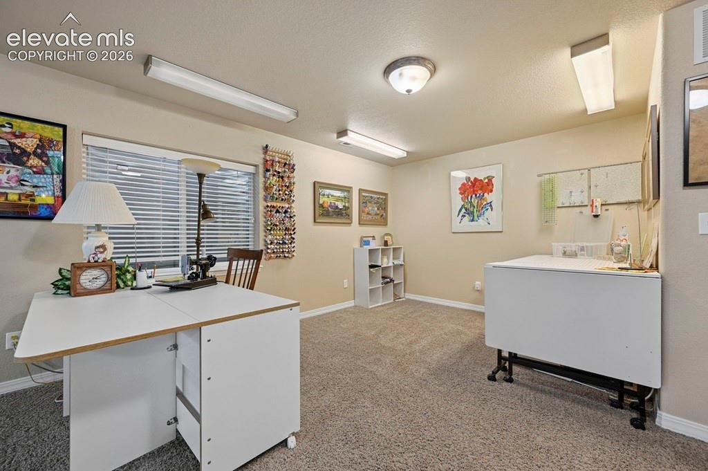 Image 23 of 39: Neutral wall color, window with horizontal blinds, overhead fluorescent lig