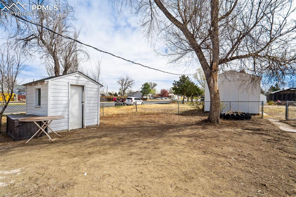 Image 28 of 37: Yard.