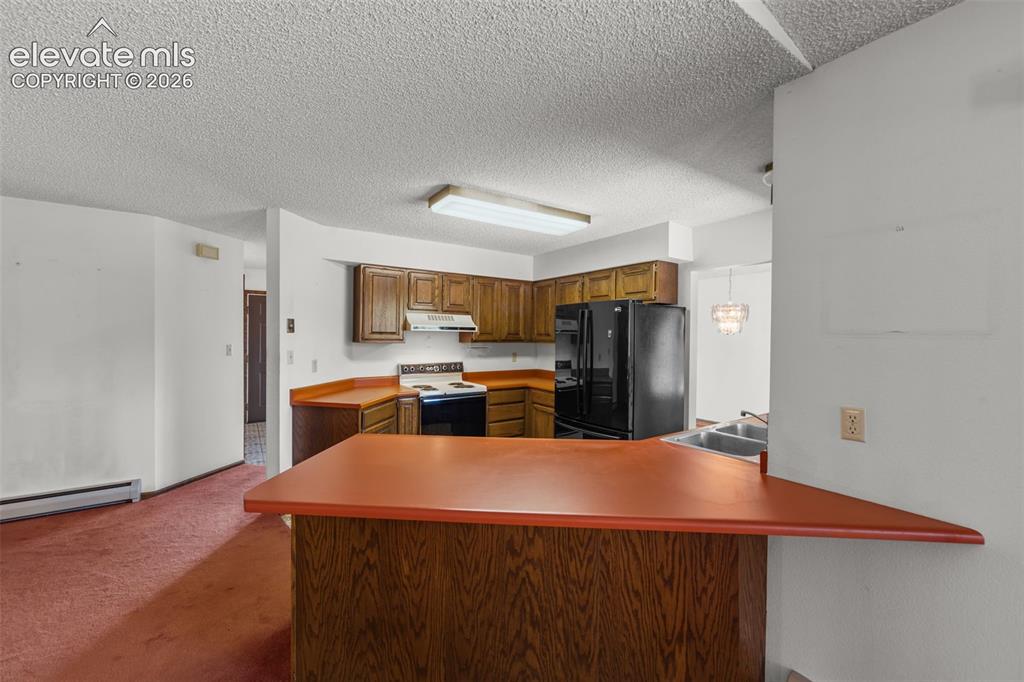 Image 11 of 34: Kitchen