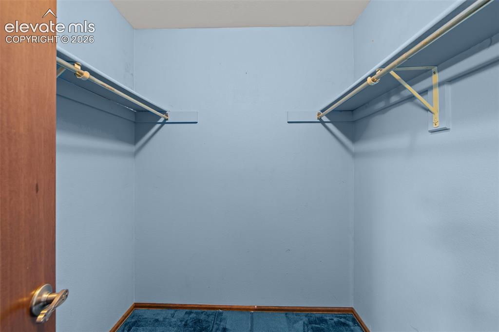 Image 19 of 34: Closet