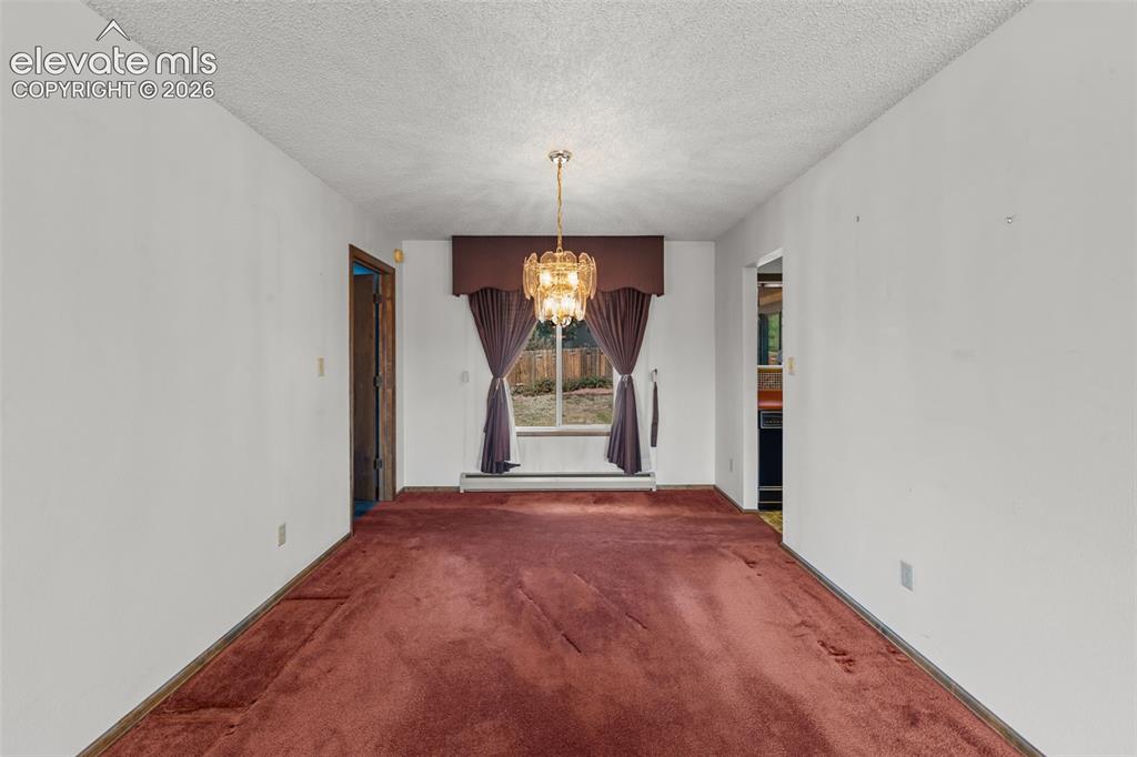 Image 7 of 34: Dining Area