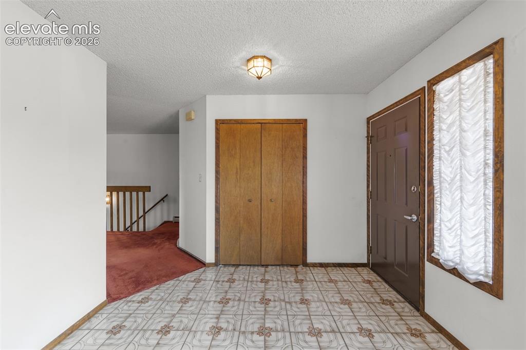 Image 9 of 34: Entry