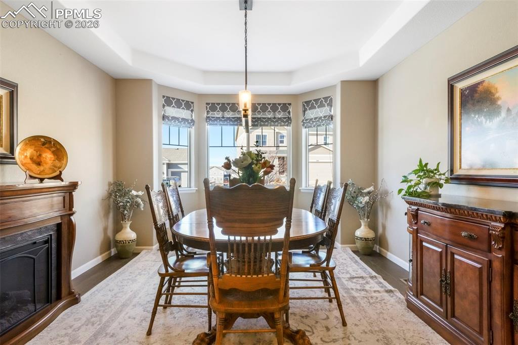 Image 10 of 50: Dining Area