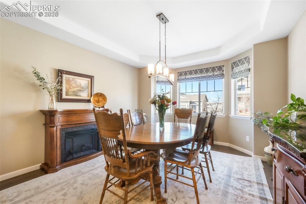 Image 11 of 50: Dining Area