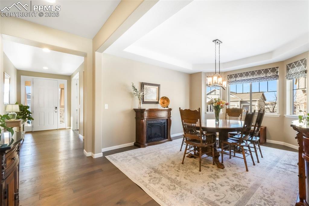 Image 13 of 50: Dining Area