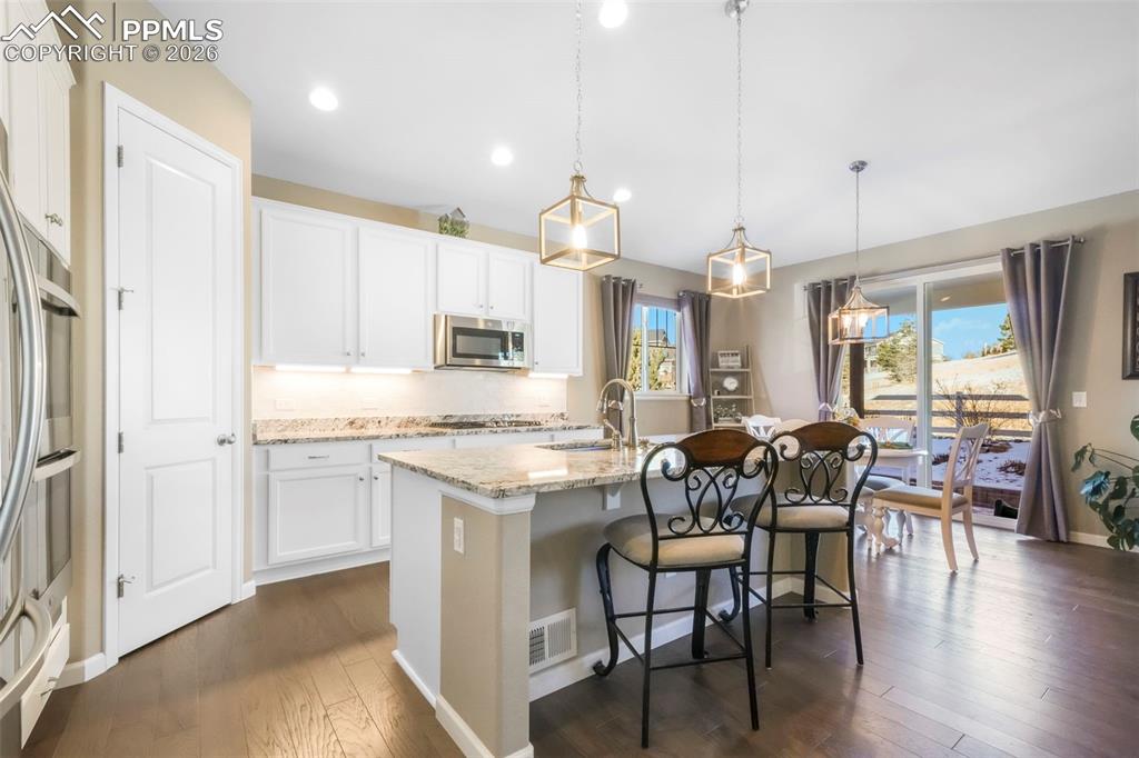 Image 25 of 50: Kitchen