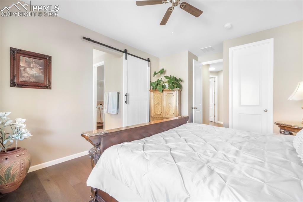 Image 27 of 50: Bedroom