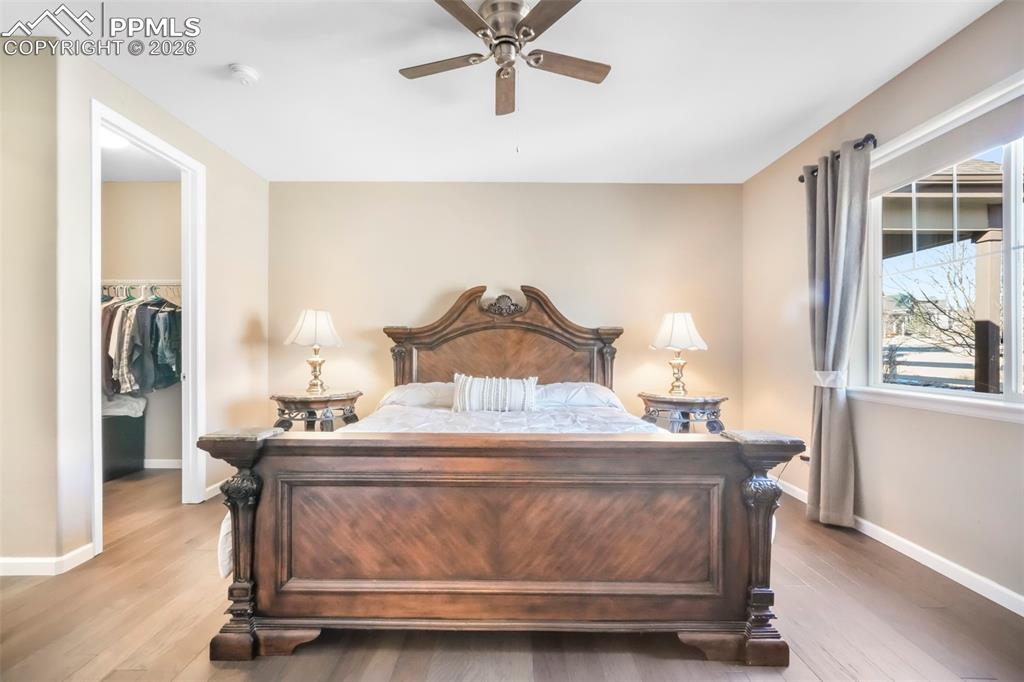 Image 30 of 50: Bedroom