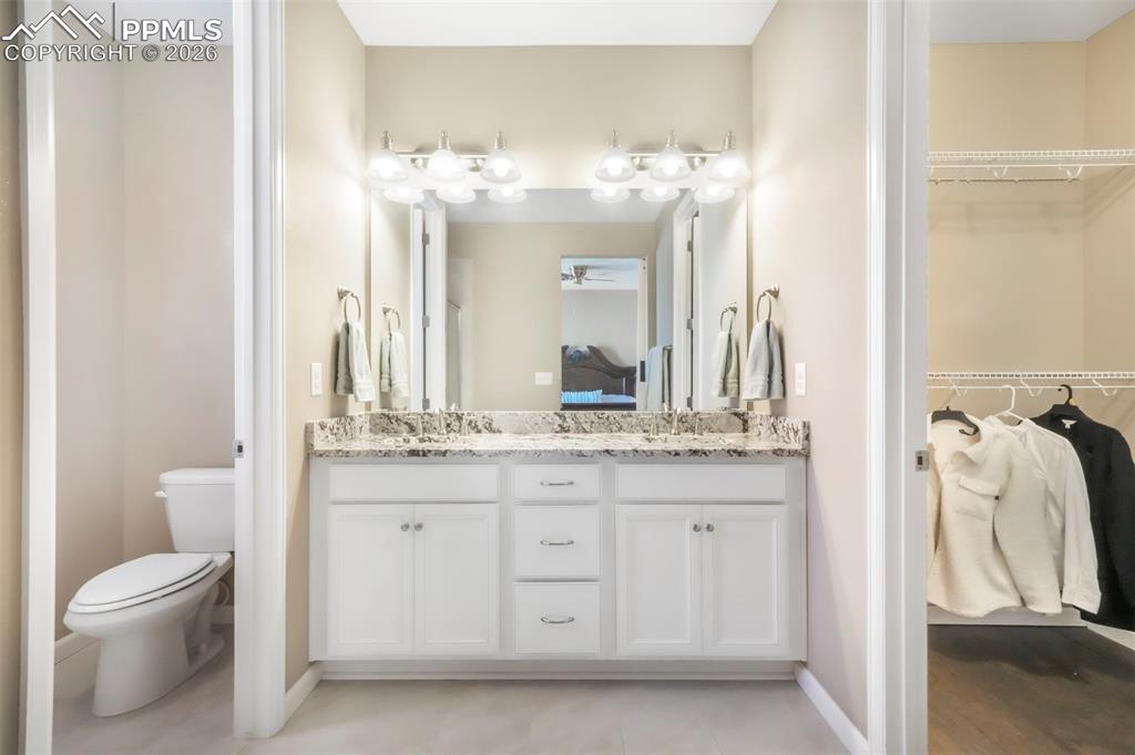 Image 33 of 50: Bathroom