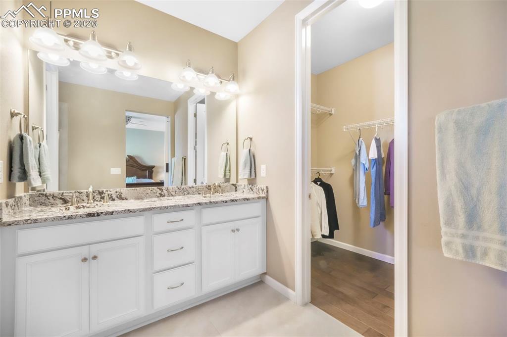 Image 34 of 50: Bathroom