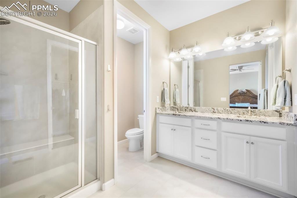 Image 35 of 50: Bathroom