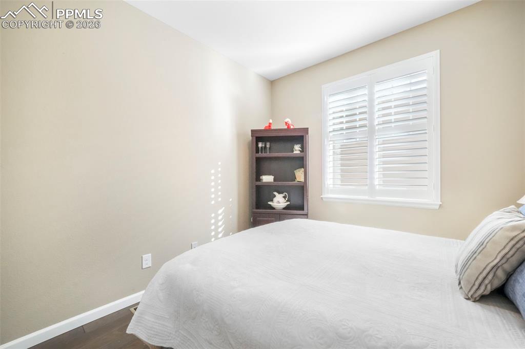 Image 41 of 50: Bedroom