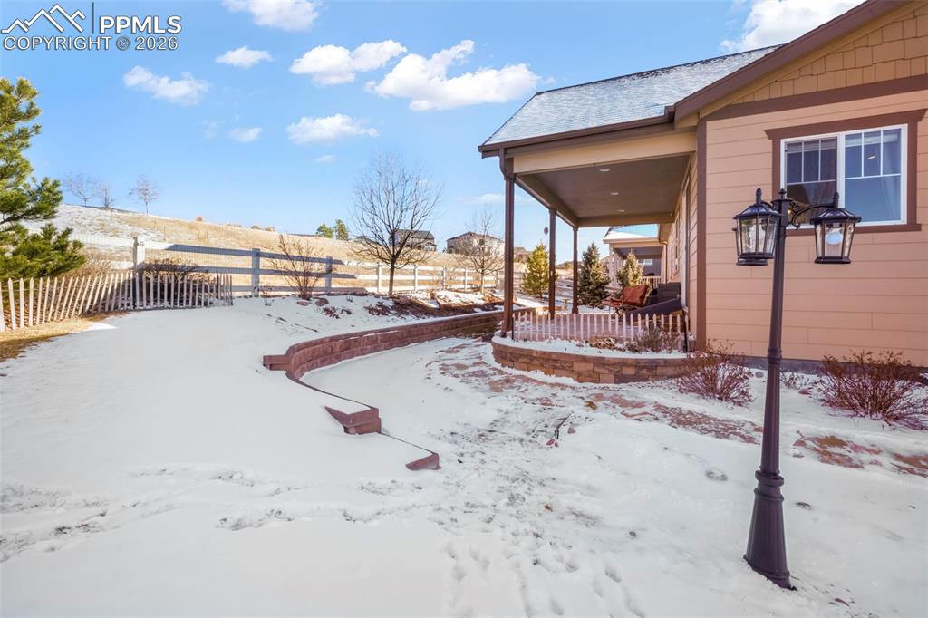 Image 46 of 50: Yard