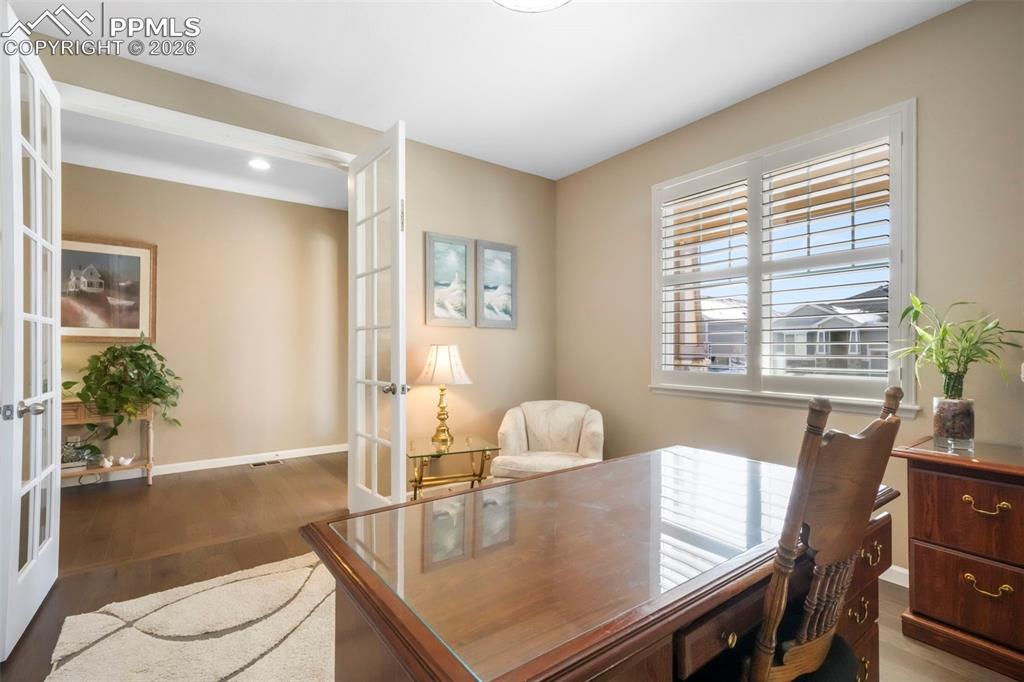 Image 5 of 50: Office