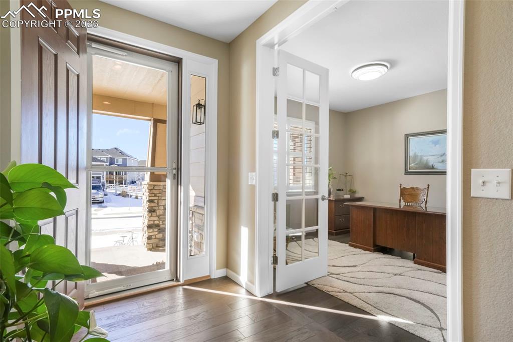 Image 7 of 50: Entry