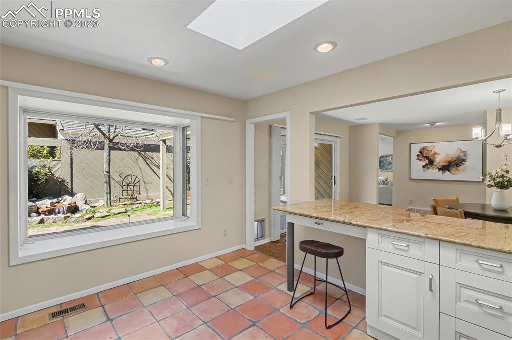 Image 21 of 36: Kitchen