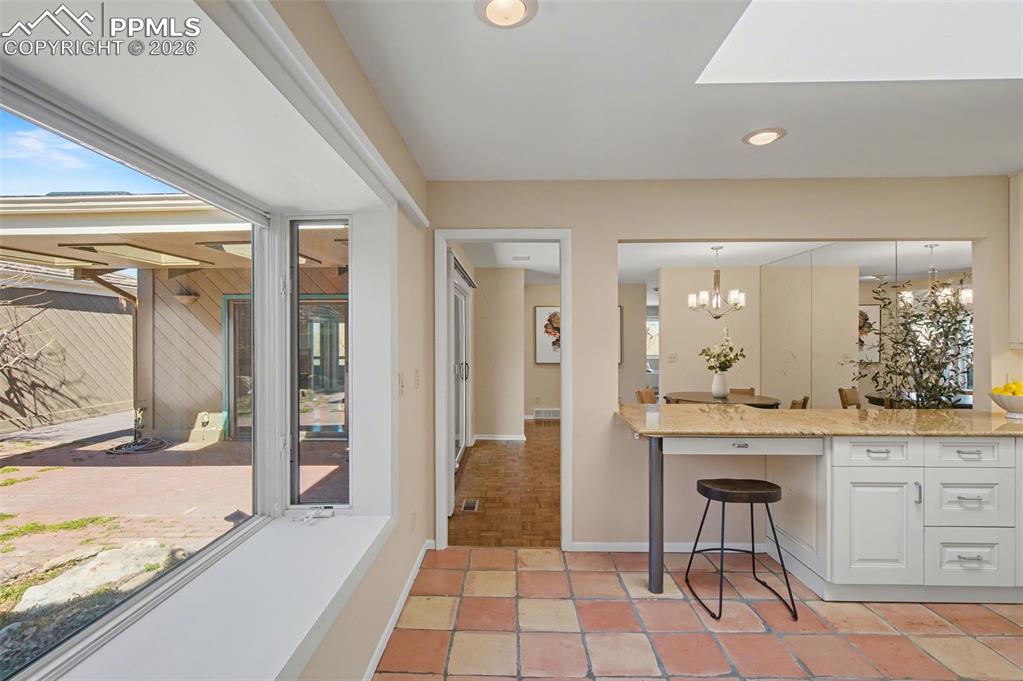 Image 23 of 36: Kitchen