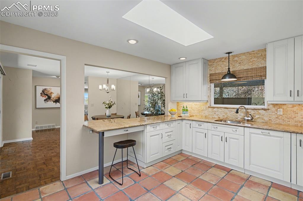 Image 24 of 36: Kitchen