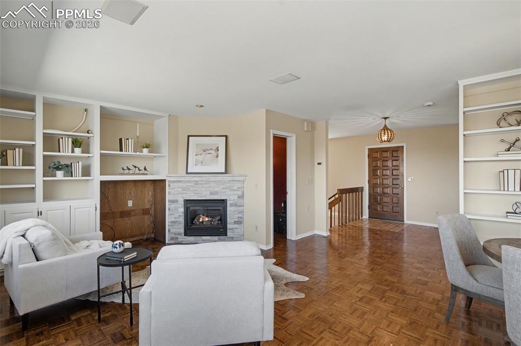 Image 4 of 36: Family Room