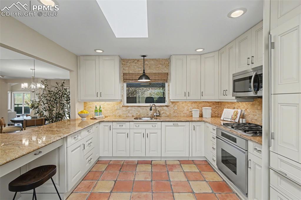 Image 5 of 36: Kitchen