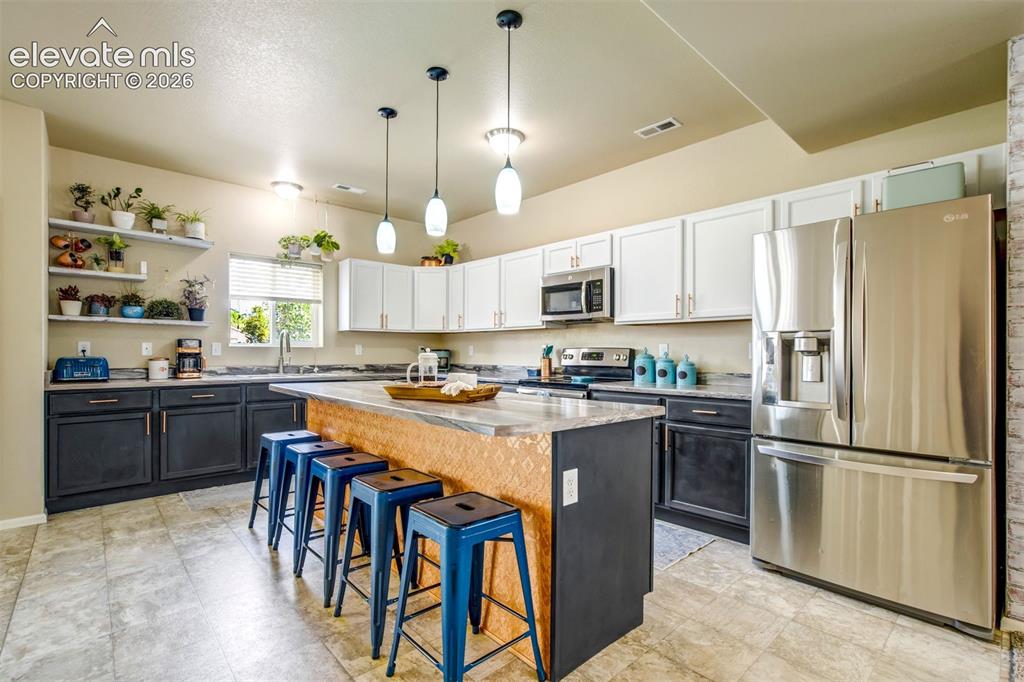 Image 15 of 50: Kitchen