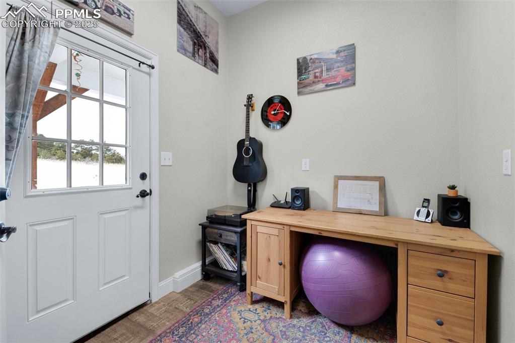Image 25 of 50: Bonus Room