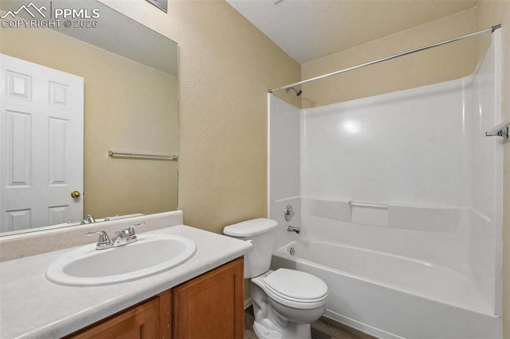 Image 16 of 26: Bathroom