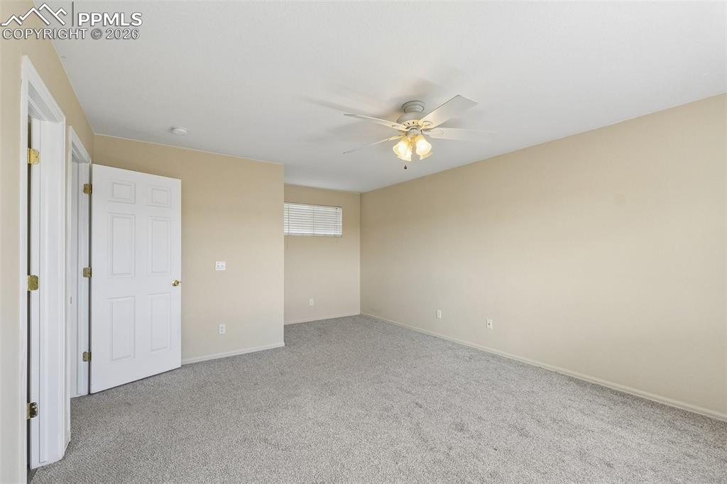 Image 21 of 26: Bedroom