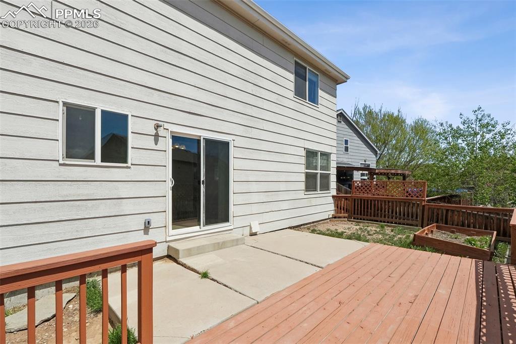 Image 25 of 26: Deck