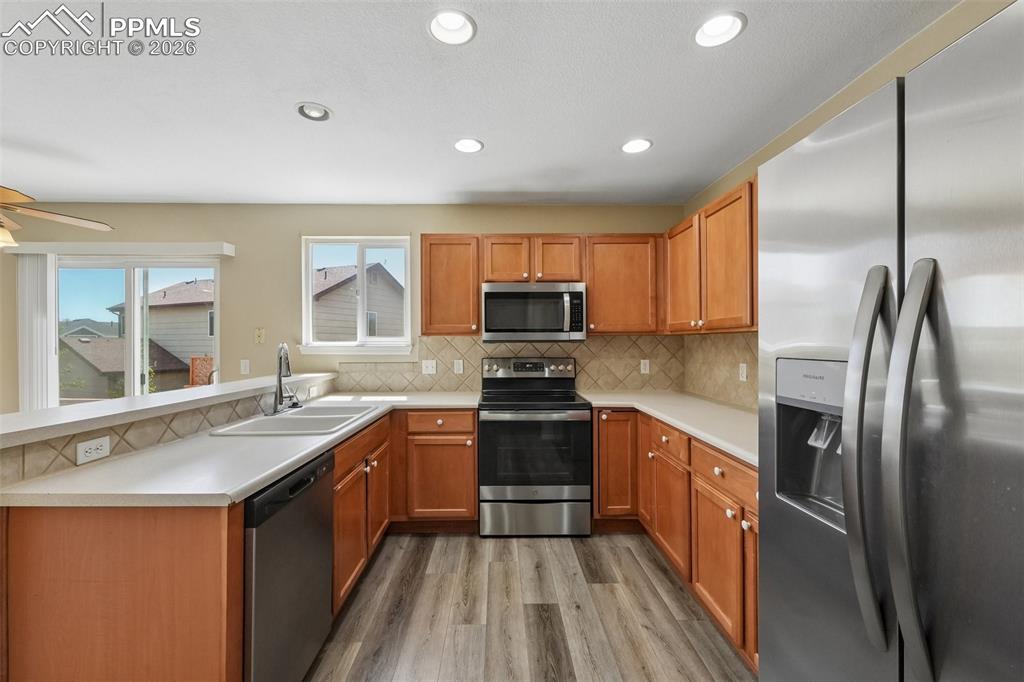 Image 9 of 26: Kitchen