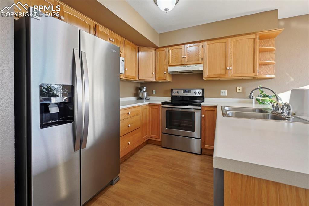 Image 2 of 26: Kitchen