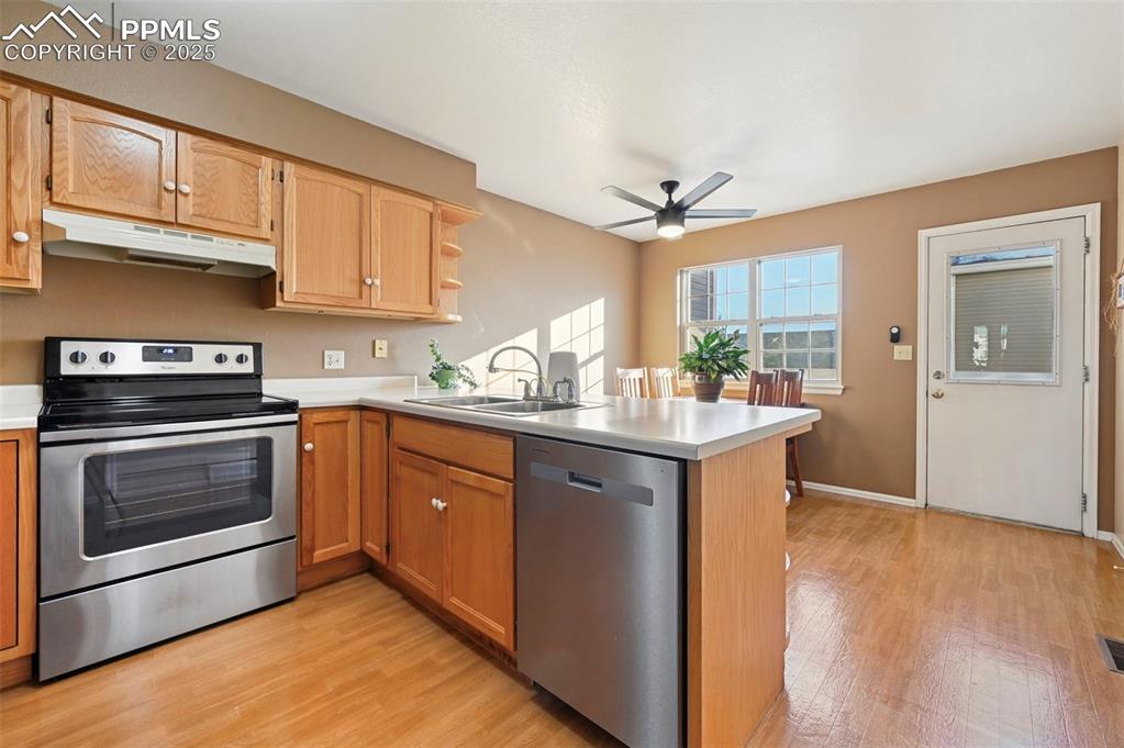 Image 3 of 26: Kitchen