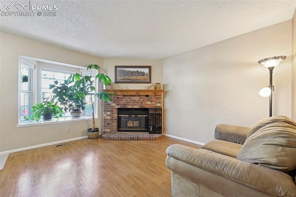 Image 4 of 26: Living Room