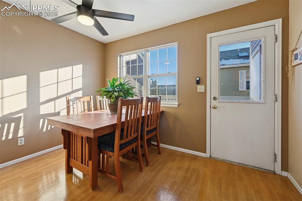 Image 7 of 26: Dining Area