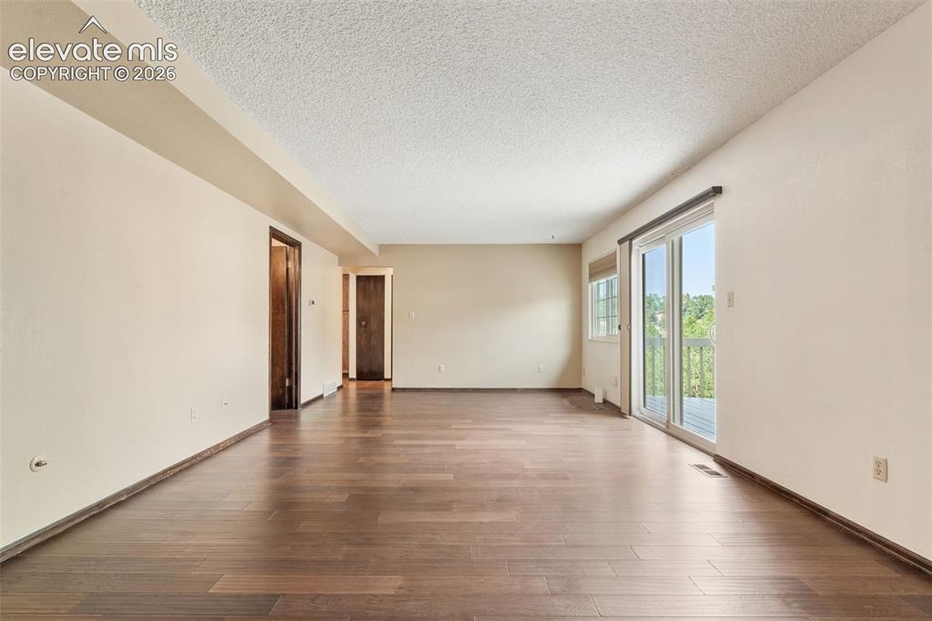 Image 11 of 50: Living Room