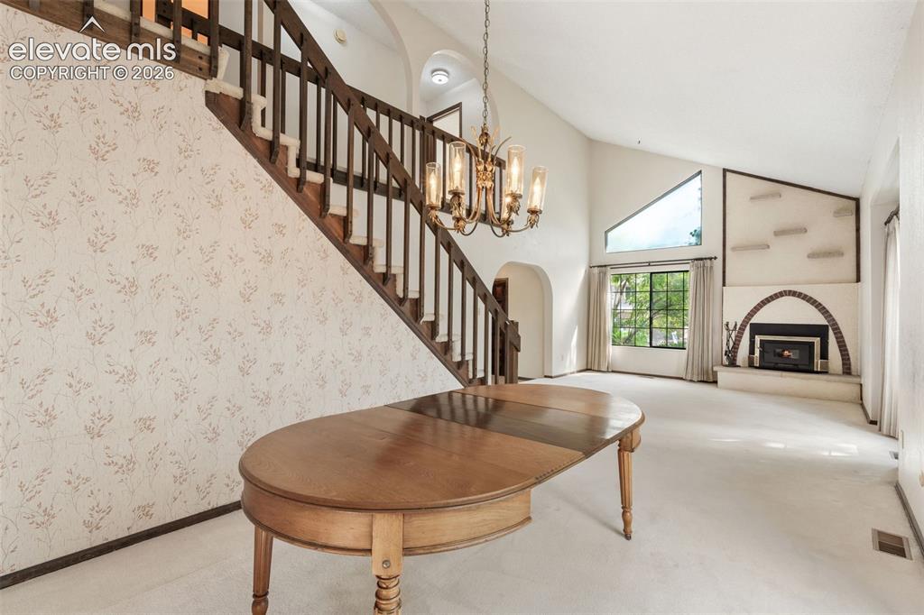 Image 8 of 50: Dining Room