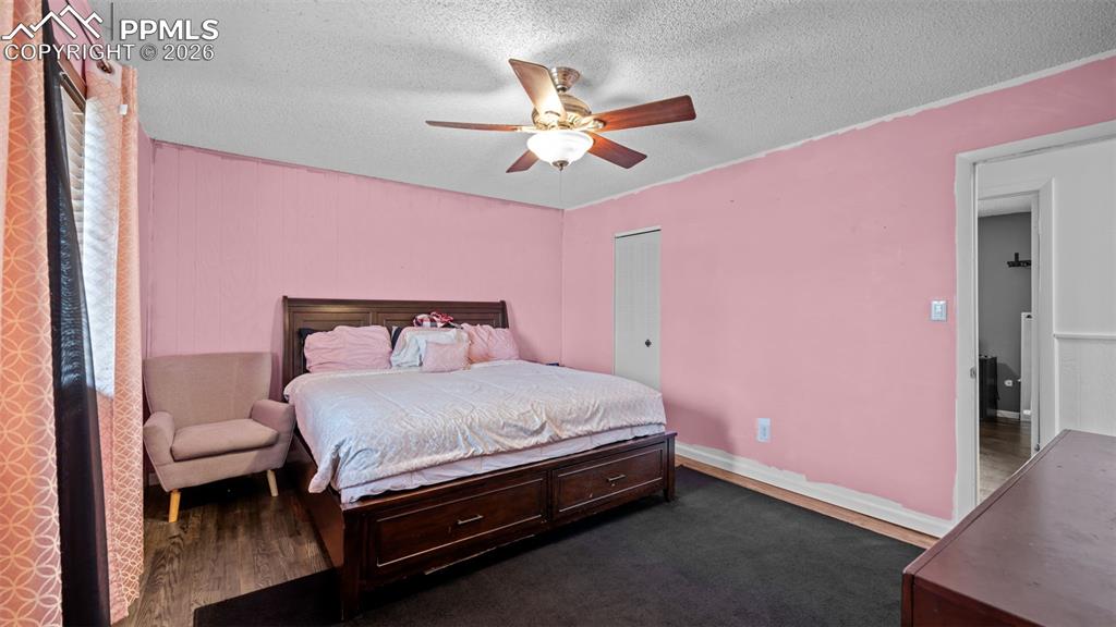 Image 15 of 33: Bedroom