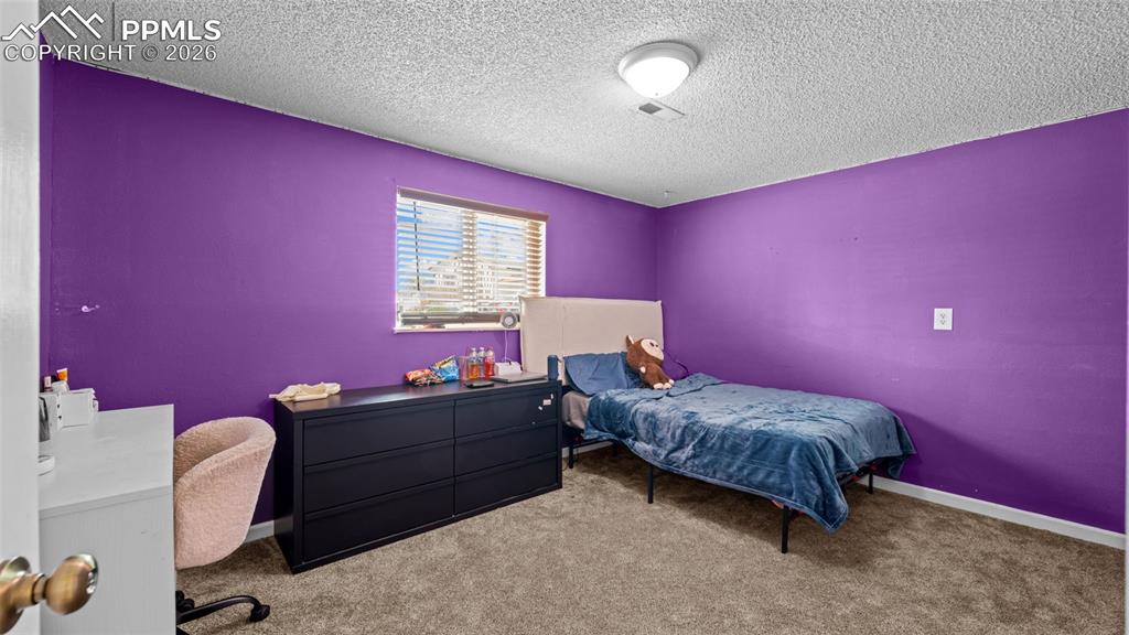 Image 20 of 33: Bedroom