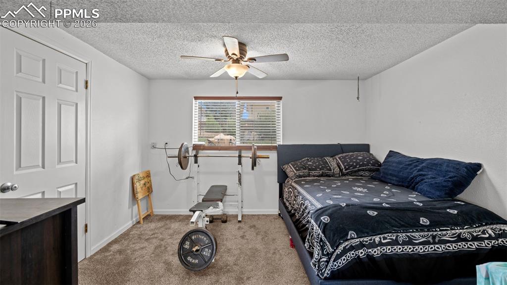 Image 22 of 33: Bedroom