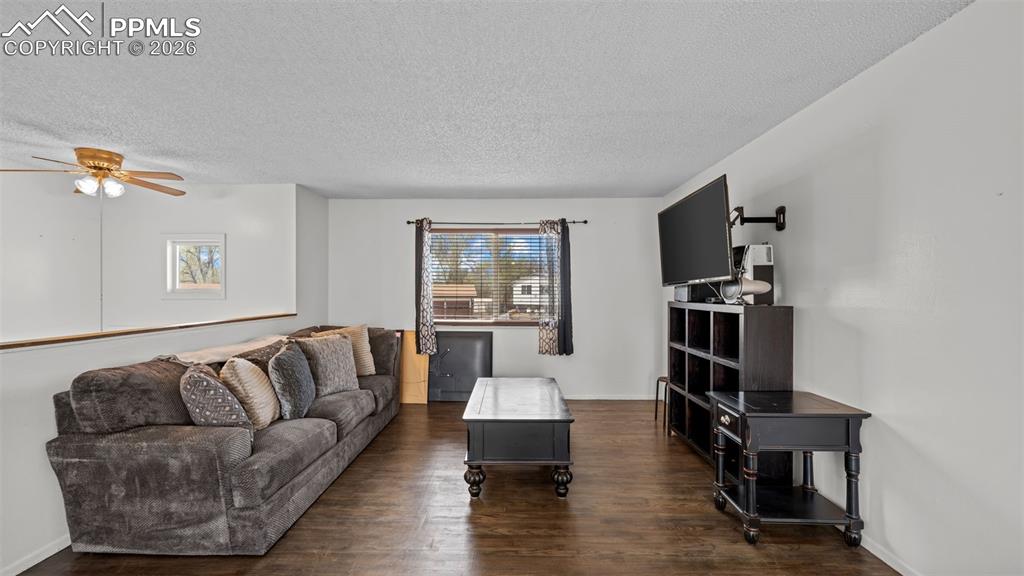 Image 5 of 33: Living Room