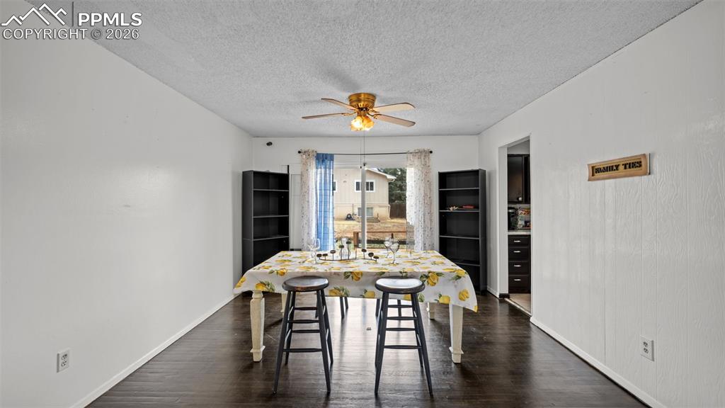 Image 7 of 33: Dining Area